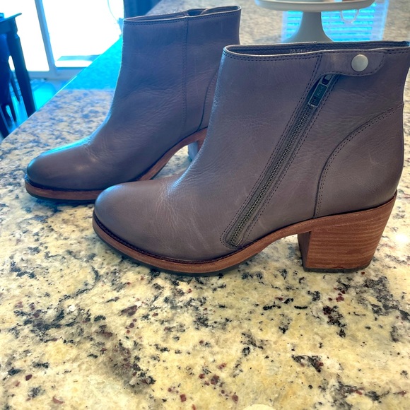 Boots - Picture 3 of 6